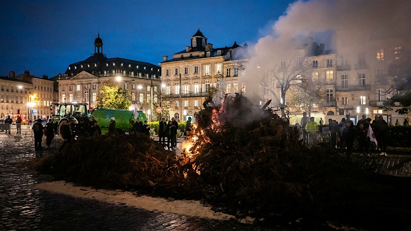 Bordeaux’s Winegrowers Face an Impossible Choice